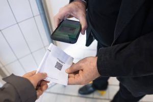 Отменили проверку QR-кодов в торговых центрах