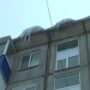 Пригрозили жилинспекцией: что ждет тех, кто не чистит крыши от снега