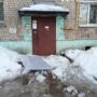 На подростка упала льдина: следователи дадут оценку ответственным за уборку снега