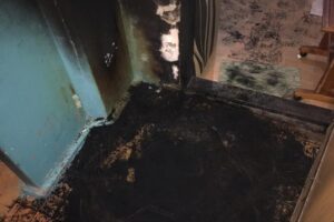 В Балаково в расселенном доме тушили пожар