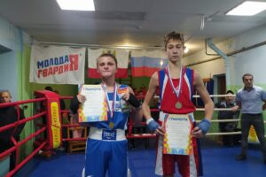 Балаковские «олимпийцы» показали вольчанам качественный бокс