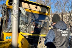 В Саратове автобус с пассажирами врезался в столб. Следователи СК РФ ведут проверку
