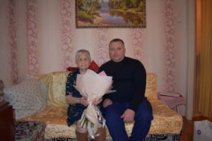 Глава Балаковского района в первый день года поздравил с юбилеем ветерана
