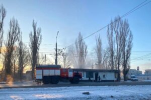 В Балакове полыхал торговый павильон