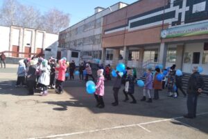 Балаковские лицеисты устроили флешмоб в честь Дня воды
