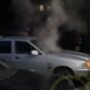 В Балакове «кипящий» автомобиль привлёк внимание прохожих. ВИДЕО