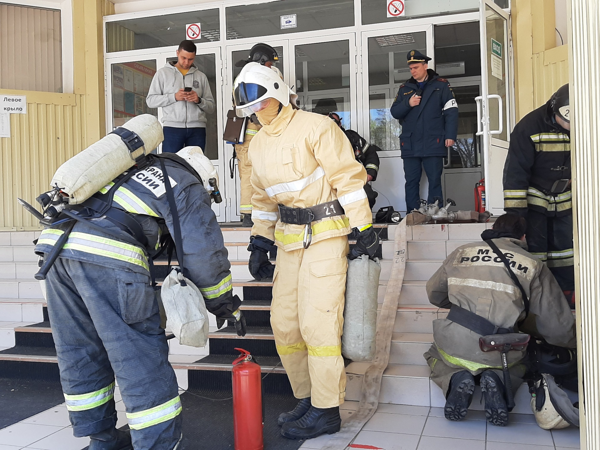 В Балаково эвакуировали крупнейшую школу города - Балаково.Онлайн - Все  новости Балаково