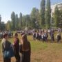 Эвакуация. Из-за угрозы взрыва в Балаково детей вывели из школы