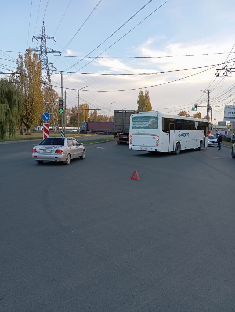 В Балаково автобус сбил девушку-пешехода - Балаково.Онлайн - Все новости  Балаково