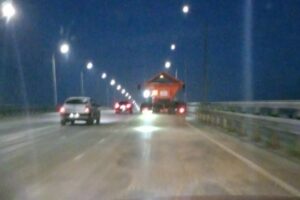В Балаково обледенел мост Победы