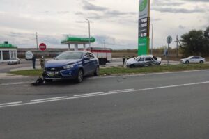 Лихач на «Весте» спровоцировал ДТП на трассе