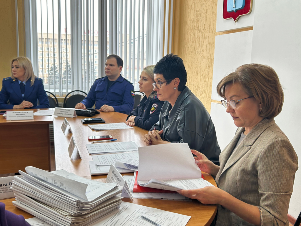 В Балаково наказали пьяную мать, заснувшую на остановке - Балаково.Онлайн -  Все новости Балаково