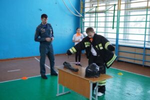 В Балаково школьники учились быть пожарными