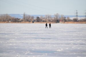 Выход на лед Волги стал платным
