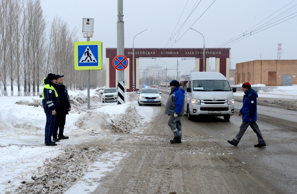 Автоинспекторы в Балаково призывают пешеходов быть яркими - Балаково.Онлайн - Все новости Балаково