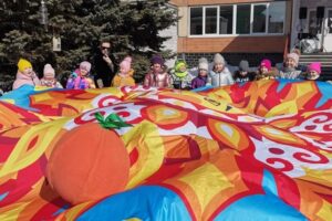 Вопреки всему по Балакову шагает Широкая Масленица