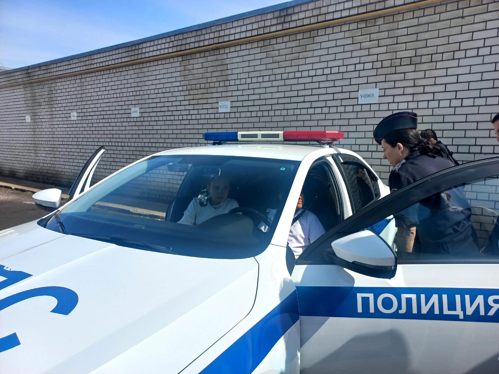 «Агенты безопасности» побывали в ГИБДД и кинологическом центре Балаково