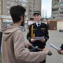 Автоинспекторы и кадеты рассказали о ПДД балаковцам