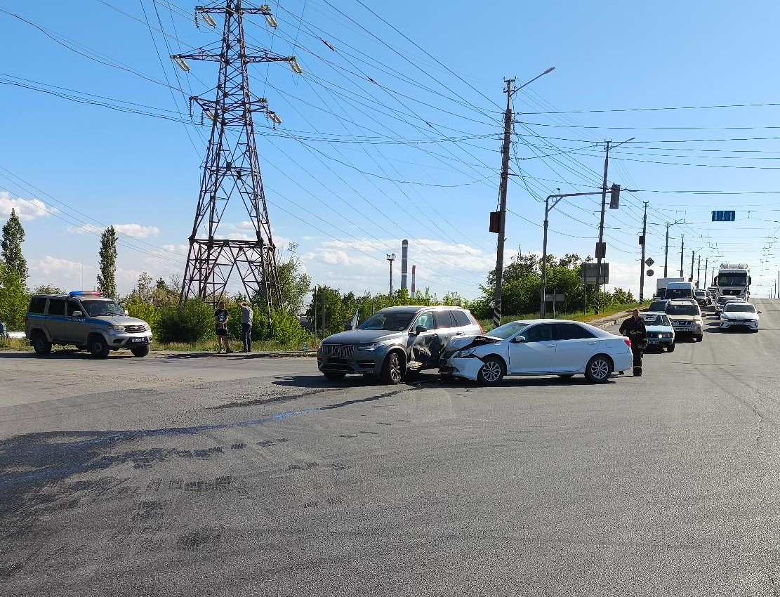 В столкновении двух иномарок в Балаково пострадали два человека - Балаково.Онлайн  - Все новости Балаково