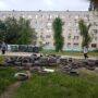 Гора покрышек появилась в балаковском дворе