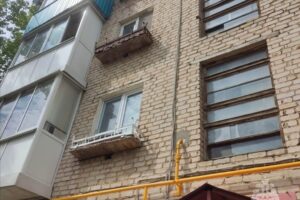 Двухлетний малыш выпал из окна пятого этажа