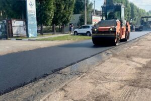 Подъезды к школам и больницам Балаково получили новый асфальт