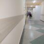 В больнице Балаково смонтировали отбойную доску