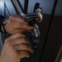 В Балаково полиция задержала двух мужчин за кражу электроинструментов