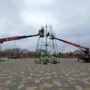 Праздник приближается: монтаж новогодней ёлки стартовал в Центральном парке Балаково