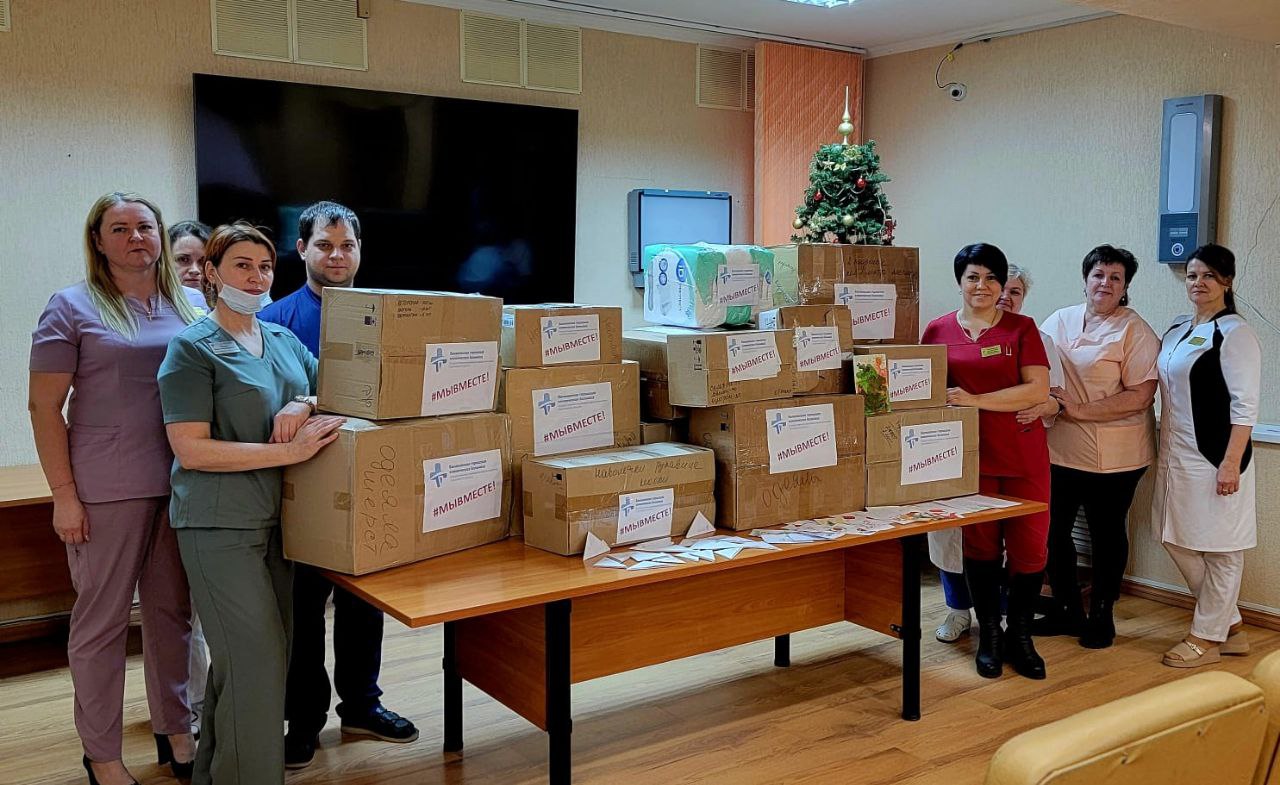 Медики и дети из Балаково собрали посылки для бойцов на передовой