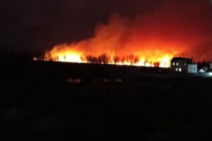 Ночью недалеко от Балаково полыхал дом