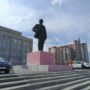 Памятник Ленину в Балаково покрасили в розовый цвет, но это ненадолго
