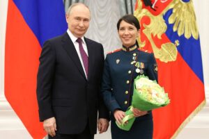 Медсестра удостоена звания Героя России за спасение бойцов под огнём