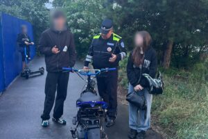 Скутеристов-подростков поймали в Балаково без документов: родителям грозит штраф