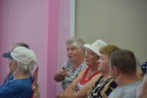 Стоят заброшенные избы… Жители Малой Быковки просят помощи