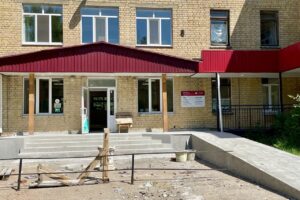 Стены цвета «апельсин». Балаковскую поликлинику обещают отремонтировать к августу