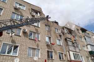 Взрыв в многоквартирном доме: три квартиры разрушены