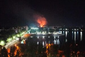 В Балаково полыхал пожар в островной части города