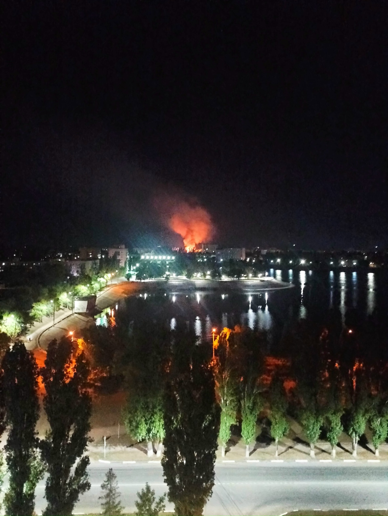 В Балаково полыхал пожар в островной части города