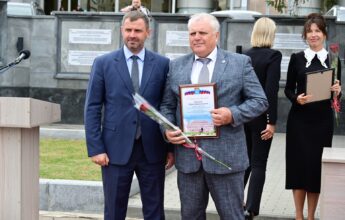 Имя Юрия Рыжкова занесли на Доску почета