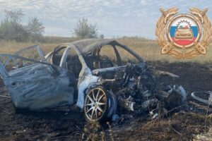 Иномарка рядом с Балаково перевернулась и сгорела