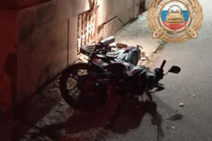 Водитель мопеда в Балаково ночью врезался в стену