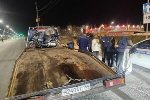 В Балаково юных водителей мопедов ловят и эвакуируют их транспорт