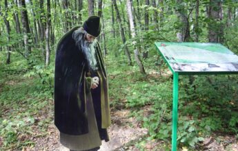 ВИДЕО Как здесь можно было прожить 20 лет? Экскурсия в «Пещеру монаха»