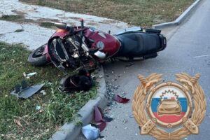 Мотоциклист врезался в иномарку в Балаково