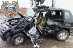 Фура и внедорожник столкнулись рядом с Балаково. Один человек погиб