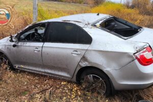«Шкода» вылетела с трассы недалеко от Балаково. Один человек в больнице