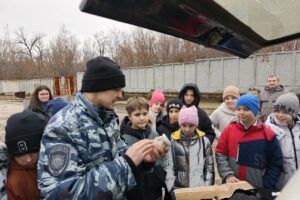  «Агенты безопасности» из лицея №1 побывали в гостях у балаковской полиции