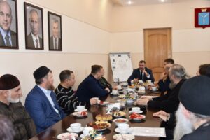 В знак единения. В кабинете главы прошла встреча межнационального характера