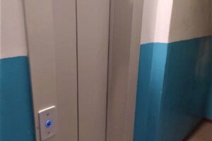 Новый лифт установили в балаковской многоэтажке